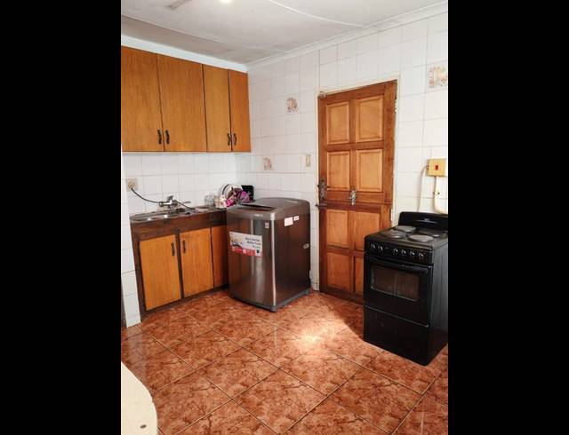 2 BEDROOM HOUSE FOR SALE IN LENASIA SOUTH EXT 4